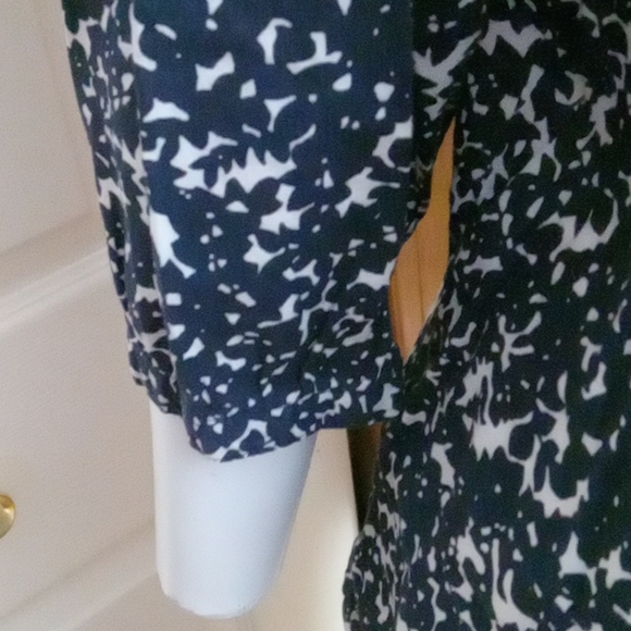 Ann Taylor floral top - Picture 4 of 5